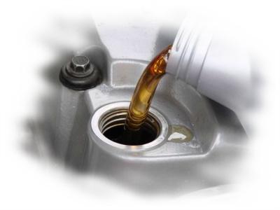 Jaký druh oleje se nalévá do motoru auta?