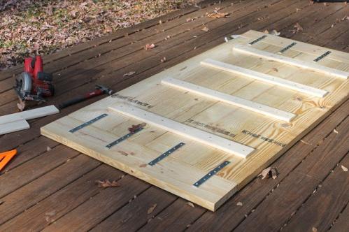 Jak udělat stůl pro vlastní dacha?