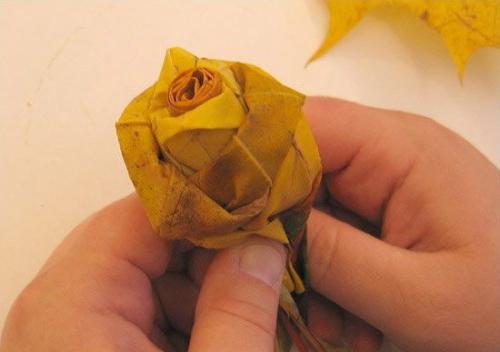 Jak udělat krásné podzimní kytice s vlastními rukama ve formě elegantních růží? Návod